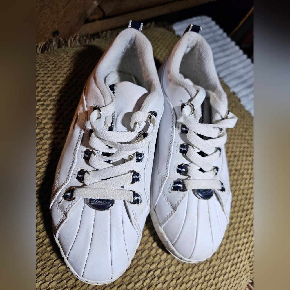 Converse Kid/Womens Shoes in White Leather Womens Size 7.5